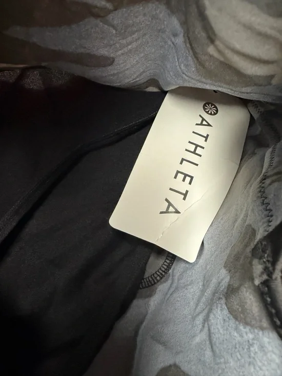 Athleta Freestyle Camo Surge Shorts size Medium - Picture 4 of 6